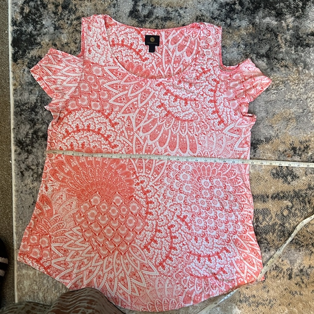 JM Collection cold shoulder top - Picture 6 of 6